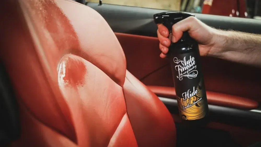 Čistič kožených sedaček a čalounění v autě Auto Finesse Hide 500 ml — detail produktu 2