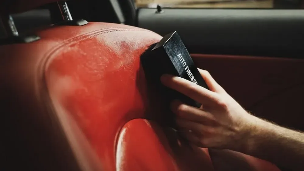 Čistič kůže Auto Finesse Hide 250 ml — detail produktu 3