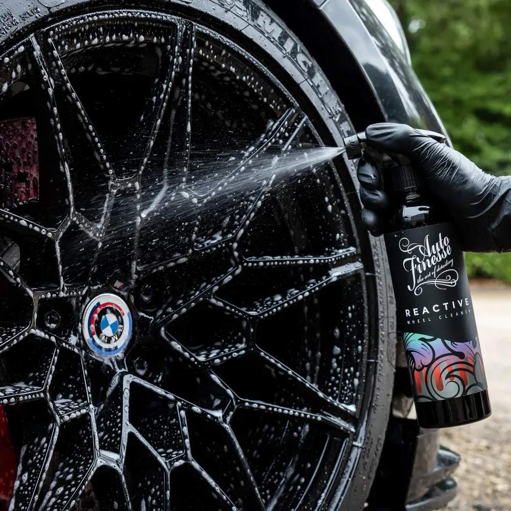Reaktivní čistič kol s rozpouštěním brzdného prachu Auto Finesse Reactive 1000 ml — detail produktu 2