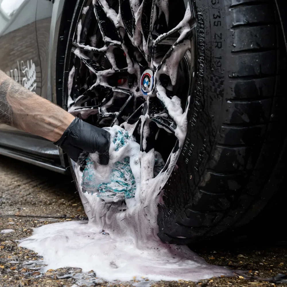Reaktivní čistič kol s rozpouštěním brzdného prachu Auto Finesse Reactive 1000 ml — detail produktu 4