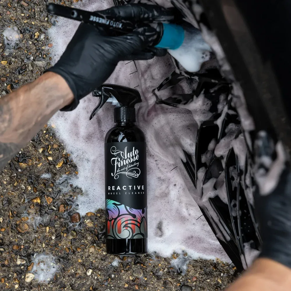 Reaktivní čistič kol s rozpouštěním brzdného prachu Auto Finesse Reactive 500 ml — detail produktu 4