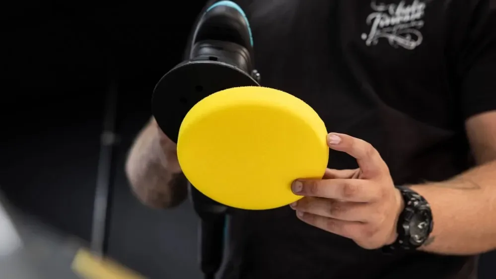 Středně tvrdý leštící kotouč 125 mm Auto Finesse Revitalise - 2. krok — detail produktu 3