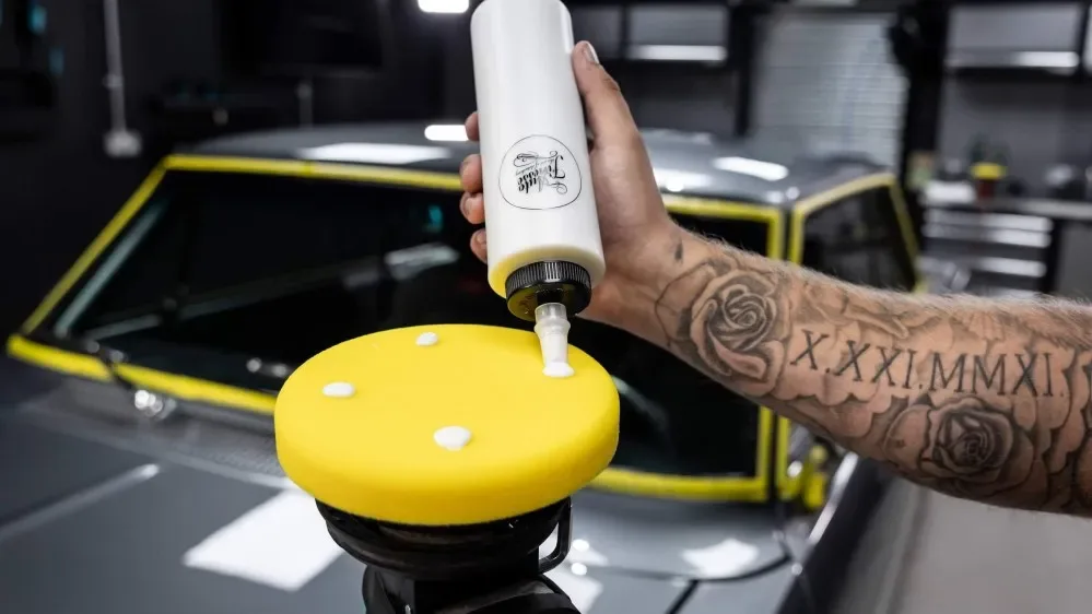 Středně tvrdý leštící kotouč 125 mm Auto Finesse Revitalise - 2. krok — detail produktu 4